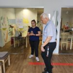 Zdjęcie przedstawiające Pana idącego po lini